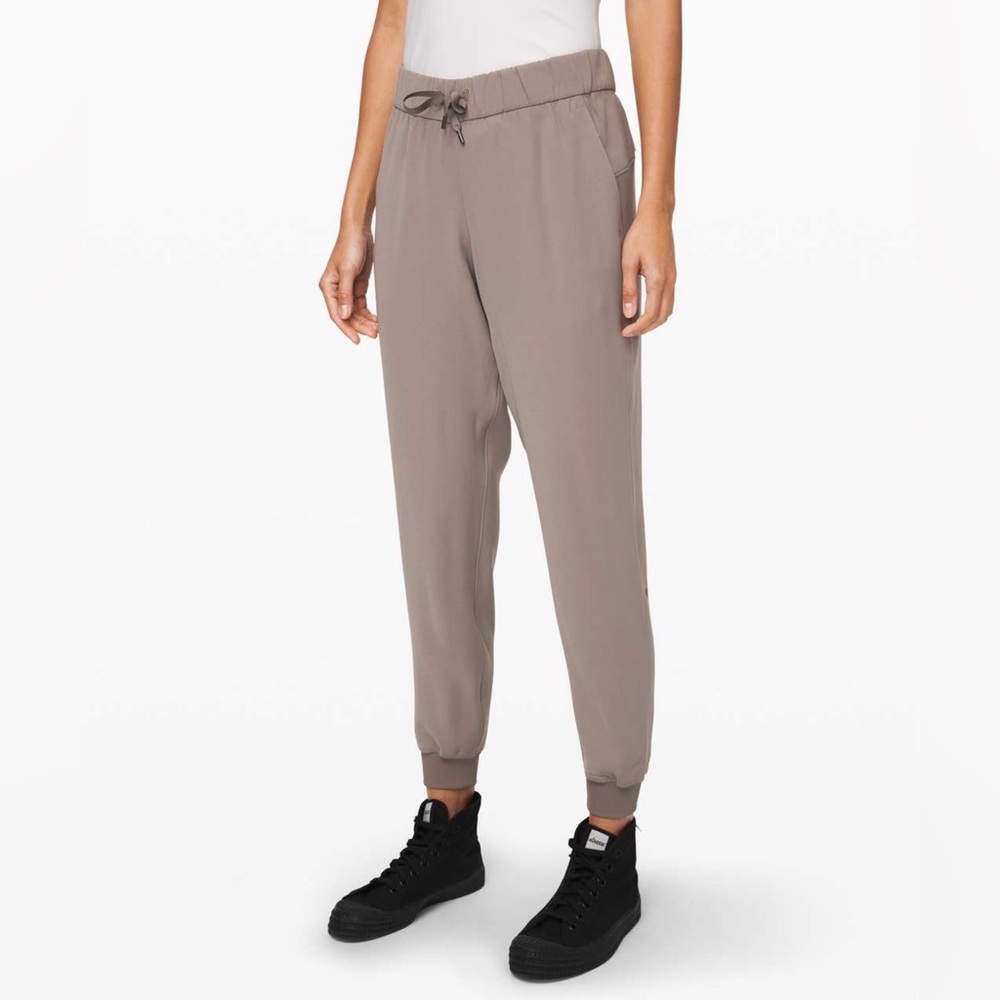 Lululemon On the Fly Jogger